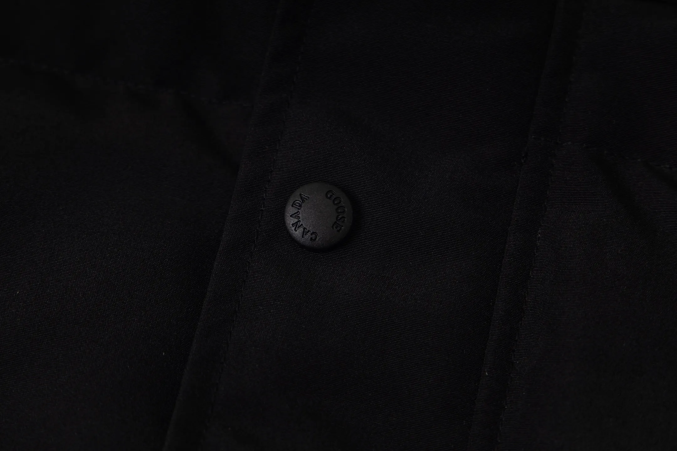 P360 Canada Goose/Canada Goose Black Label #Freestyle Crew 4151mb men's and women's vest down ➖ Imported Behringer embroidery machine customized 10,000-needle embroidery label! ➖ Imported 21-count polyester-cotton blended original fabric, using Feather-Light 10D waterproof coating fabric, made of 84.5% polyester fiber and 15.5% cotton, 100% the best feel in the entire network! ➖ The genuine official website uses the national standard 80 white duck down, and will never be misled by false claims such as 90 down or goose down! ➖ 100% nylon nylon lining with double double-layer sealing design to prevent velvet from running away. Top-grade polar fleece is used in the collar and pockets to keep warm and comfortable! ➖ Yoshida YKK provides original custom-made electroplated sliders. YKK two-way lockable zippers are tight and smooth and will not peel off paint! ➖ 3M composite original Velcro is durable, and all accessories and hardware are disassembled and customized! ⛔No slander, no exaggeration, no need for too much copywriting, because it is focused, it is professional!  SIZE: XS S M L XL XXL